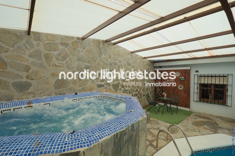 Preciosa casa de campo con piscina climatizada cubierta y jacuzzi