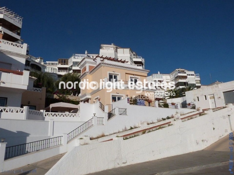 Modern south-facing villa a stone´s throw from the sea 