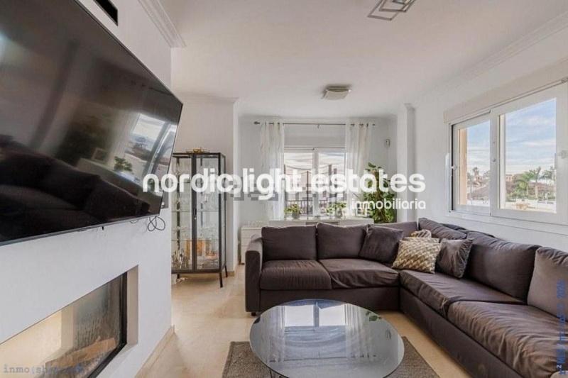 Modern south-facing villa a stone´s throw from the sea 