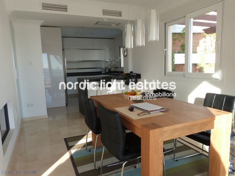 Modern south-facing villa a stone´s throw from the sea 