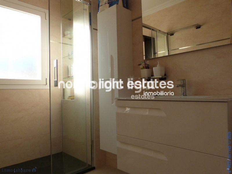 Modern south-facing villa a stone´s throw from the sea 