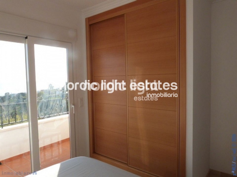 Modern south-facing villa a stone´s throw from the sea 