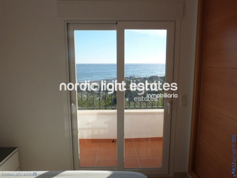 Modern south-facing villa a stone´s throw from the sea 