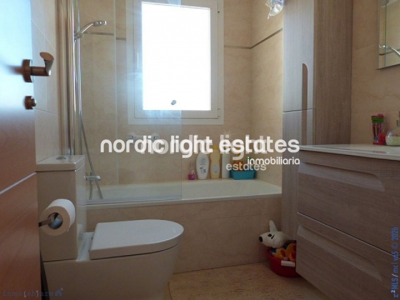 Modern south-facing villa a stone´s throw from the sea 