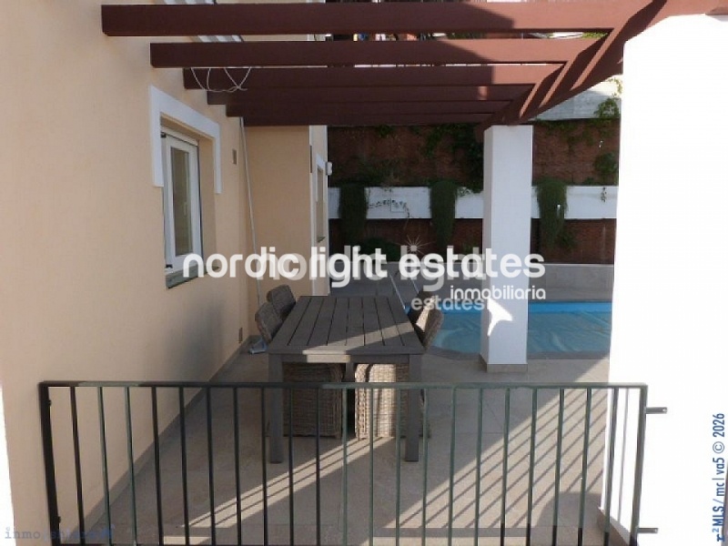 Modern south-facing villa a stone´s throw from the sea 