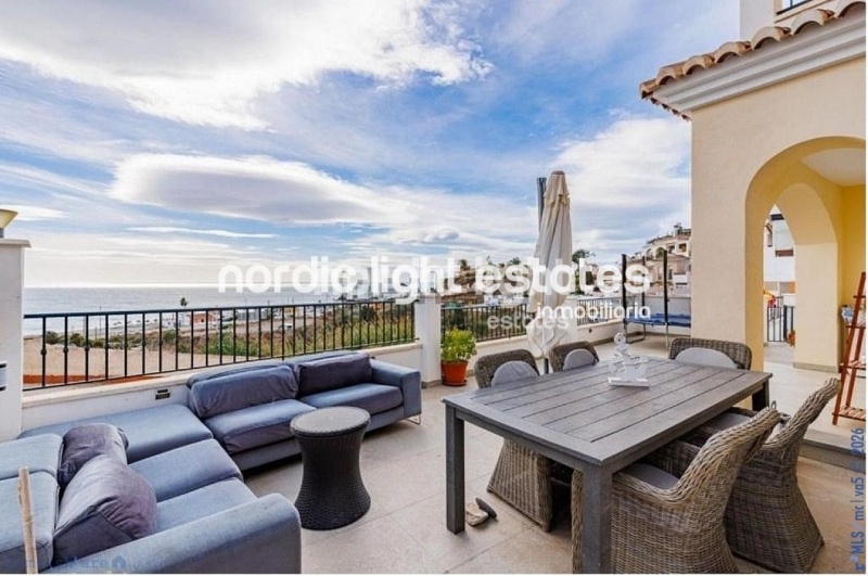 Modern south-facing villa a stone´s throw from the sea 