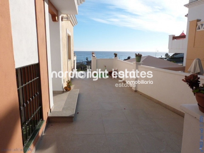 Modern south-facing villa a stone´s throw from the sea 