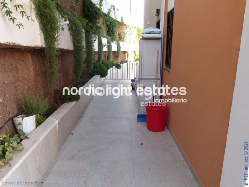 Modern south-facing villa a stone´s throw from the sea 