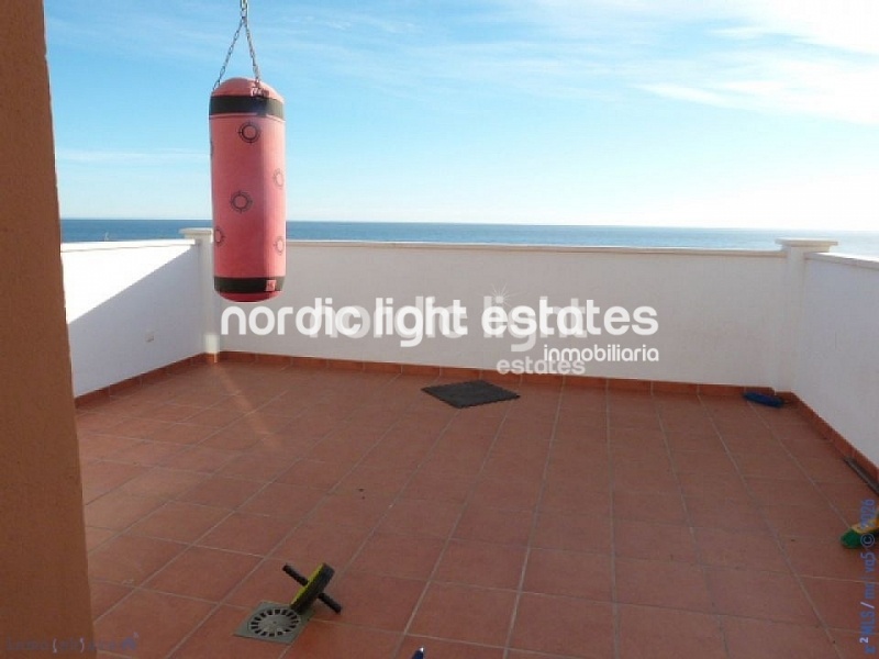 Modern south-facing villa a stone´s throw from the sea 