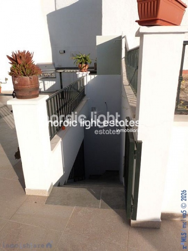 Modern south-facing villa a stone´s throw from the sea 