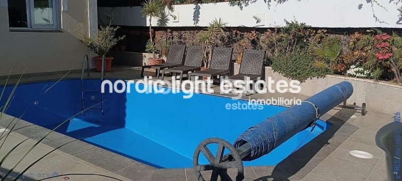 Modern south-facing villa a stone´s throw from the sea 