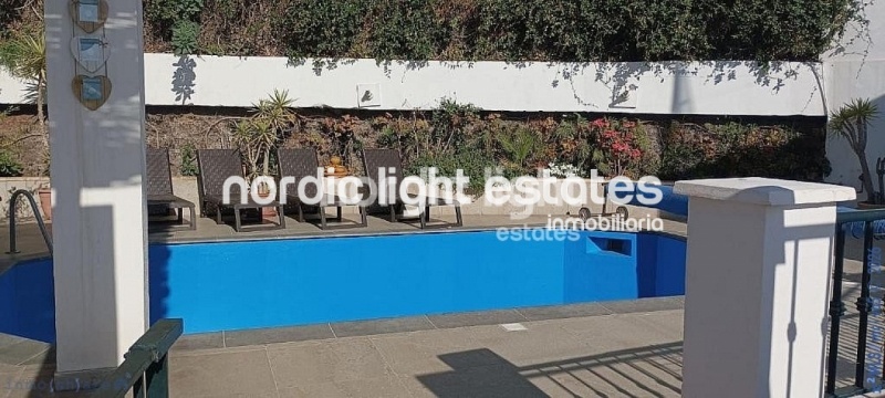 Modern south-facing villa a stone´s throw from the sea 