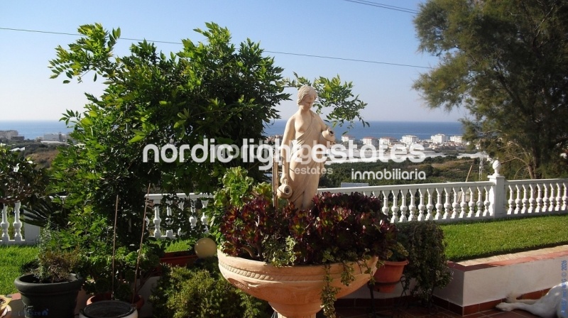 Outstanding villa with tennis court, 5 kitchens and 5 separate entrances