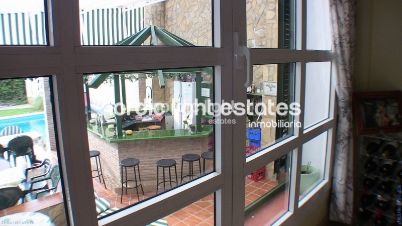 Outstanding villa with tennis court, 5 kitchens and 5 separate entrances