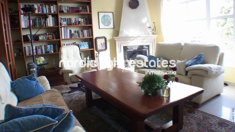 Outstanding villa with tennis court, 5 kitchens and 5 separate entrances