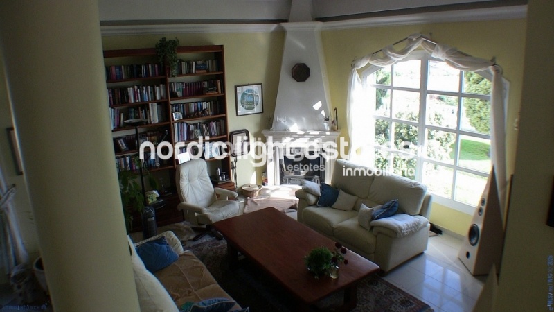 Outstanding villa with tennis court, 5 kitchens and 5 separate entrances