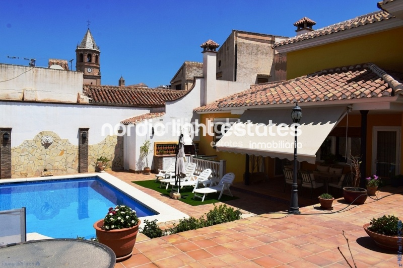 Outstanding 18th century manor house with endless potential