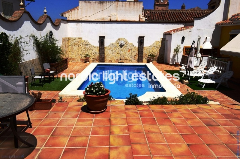 Outstanding 18th century manor house with endless potential