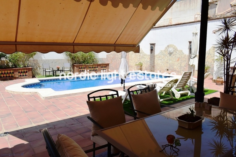 Outstanding 18th century manor house with endless potential