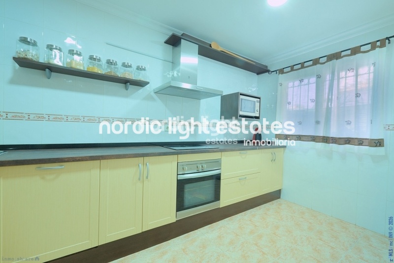 Amplio magnifico chalet pareado con piscina privada