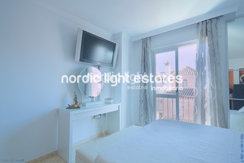 Amplio magnifico chalet pareado con piscina privada