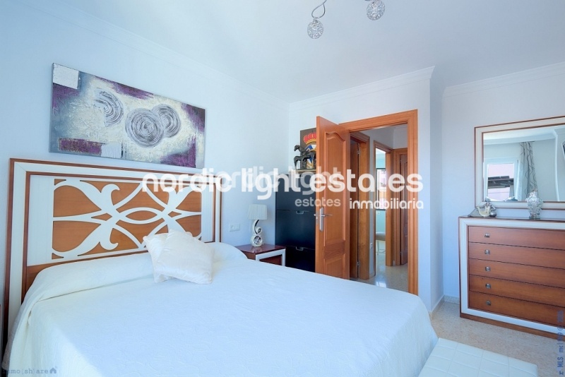 Amplio magnifico chalet pareado con piscina privada