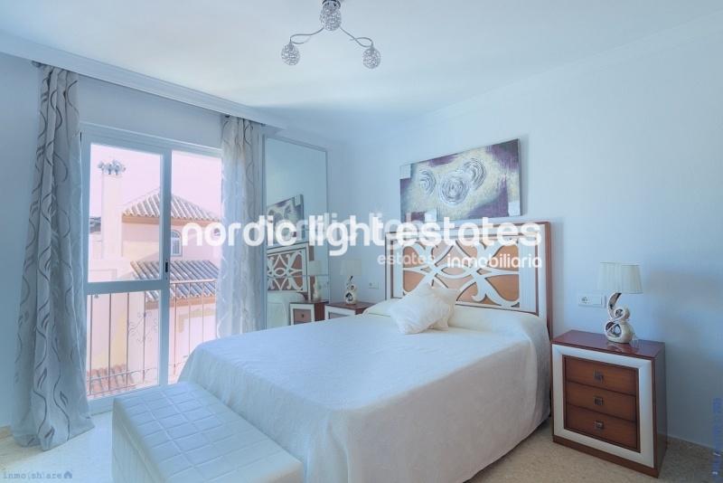 Amplio magnifico chalet pareado con piscina privada