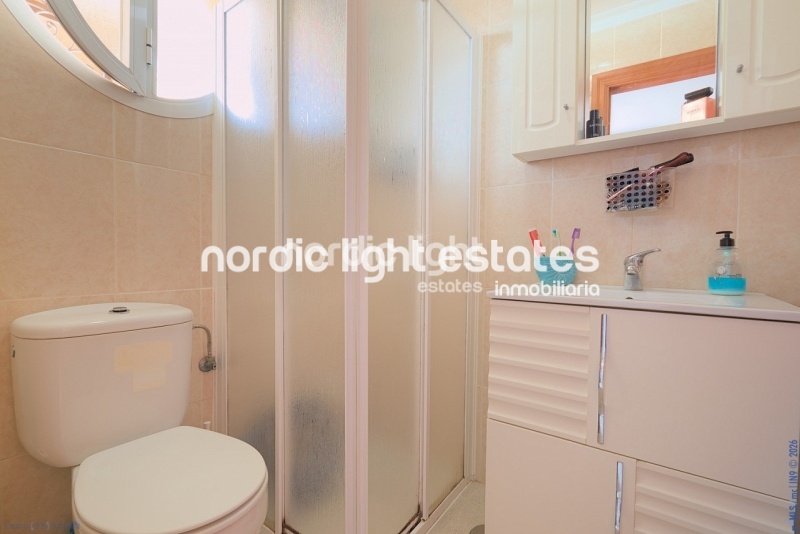 Amplio magnifico chalet pareado con piscina privada