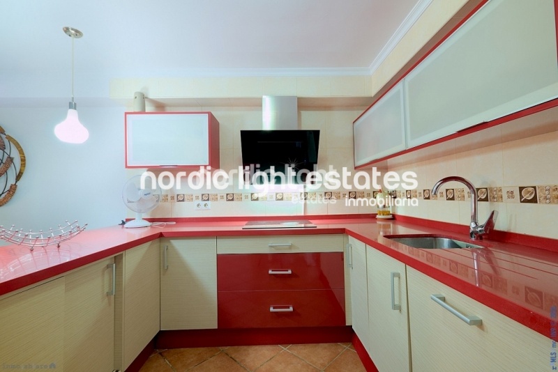 Amplio magnifico chalet pareado con piscina privada