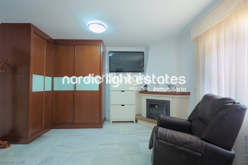 Amplio magnifico chalet pareado con piscina privada