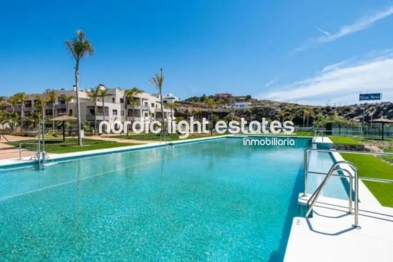 Excelente ático con azotea privada, plaza de parking, trastero y piscina