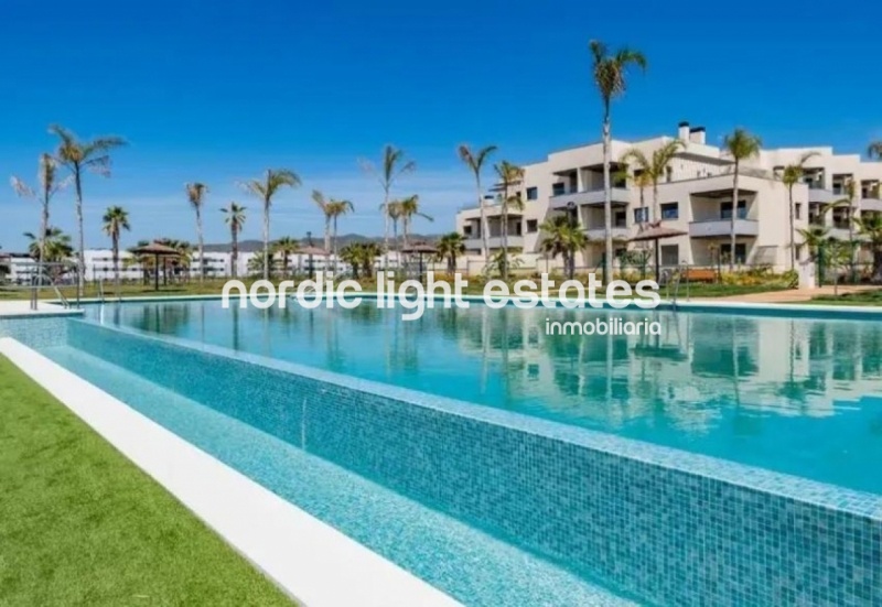 Excelente ático con azotea privada, plaza de parking, trastero y piscina