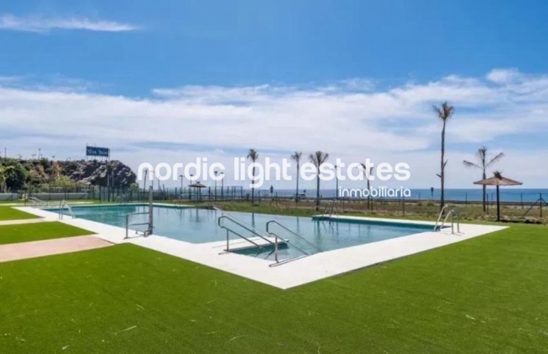 Excelente ático con azotea privada, plaza de parking, trastero y piscina