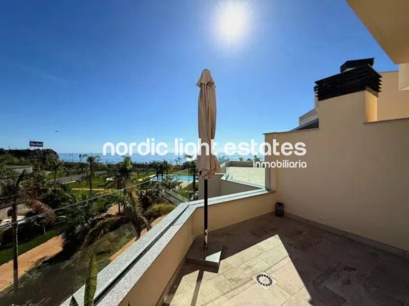 Excelente ático con azotea privada, plaza de parking, trastero y piscina