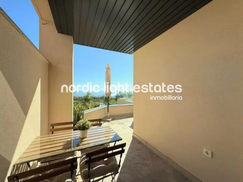 Excelente ático con azotea privada, plaza de parking, trastero y piscina