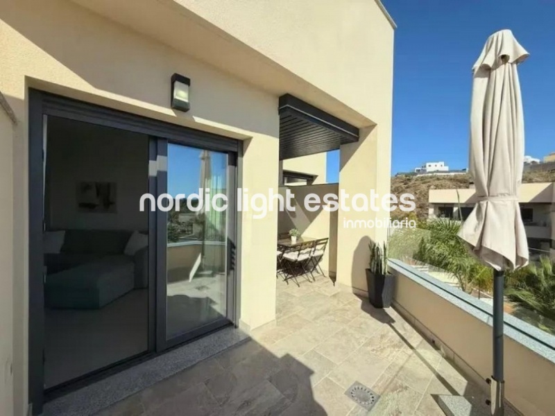 Excelente ático con azotea privada, plaza de parking, trastero y piscina