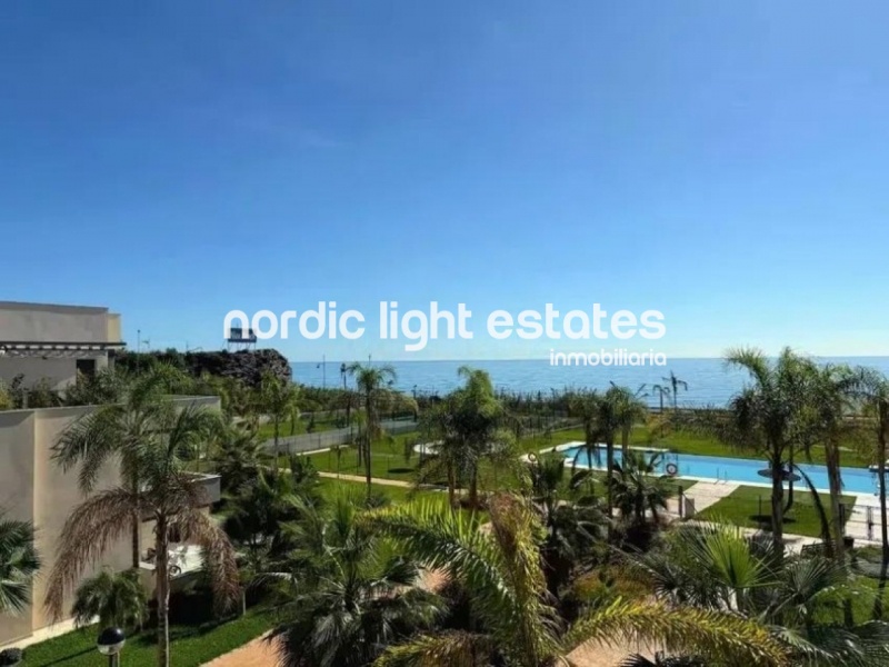 Excelente ático con azotea privada, plaza de parking, trastero y piscina