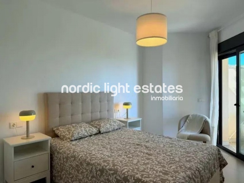 Excelente ático con azotea privada, plaza de parking, trastero y piscina