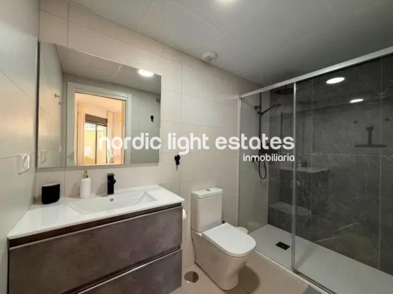 Excelente ático con azotea privada, plaza de parking, trastero y piscina