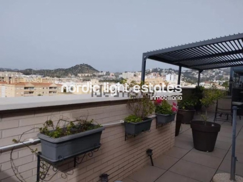 Espectacular ático 4 dormitorios, parking, trastero, alarma, aire