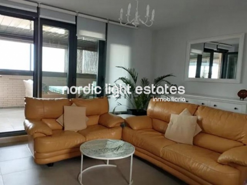 Espectacular ático 4 dormitorios, parking, trastero, alarma, aire