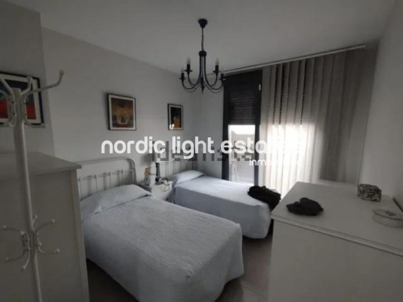 Espectacular ático 4 dormitorios, parking, trastero, alarma, aire