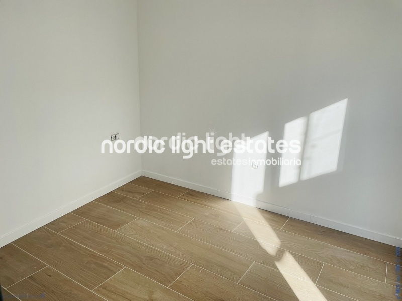 Moderna casa de obra nueva en el centro