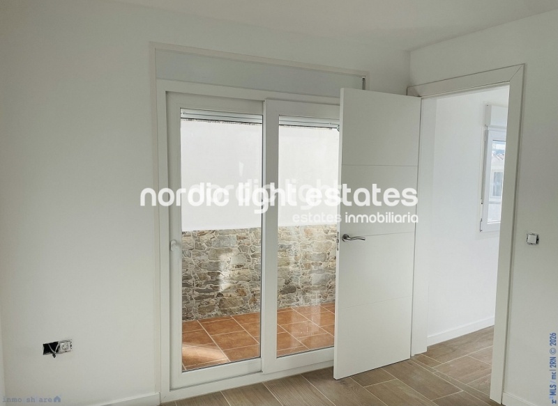 Moderna casa de obra nueva en el centro