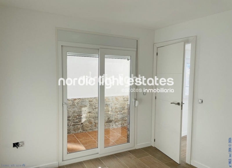 Moderna casa de obra nueva en el centro