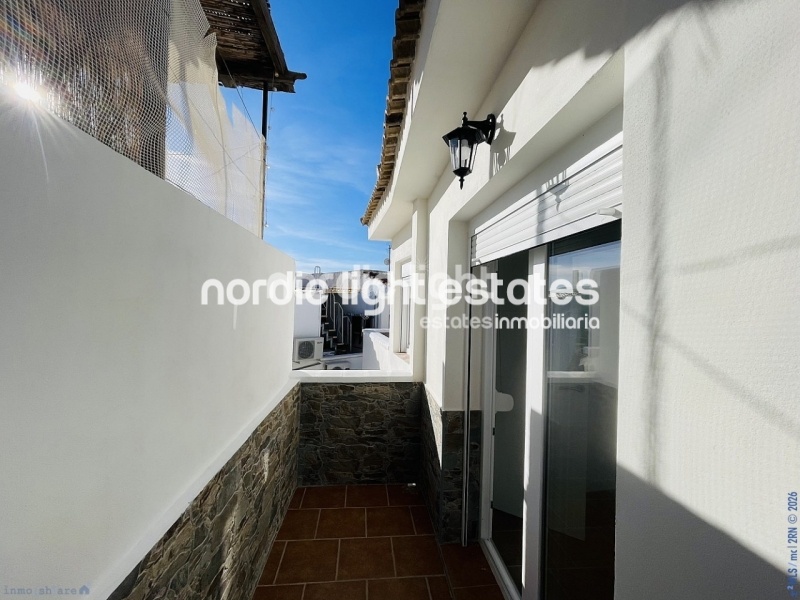 Moderna casa de obra nueva en el centro