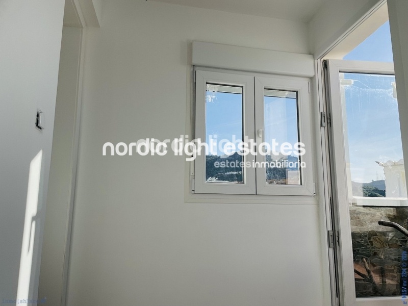 Moderna casa de obra nueva en el centro