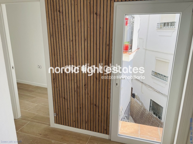 Moderna casa de obra nueva en el centro