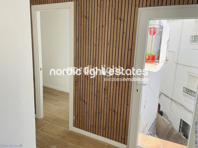 Moderna casa de obra nueva en el centro