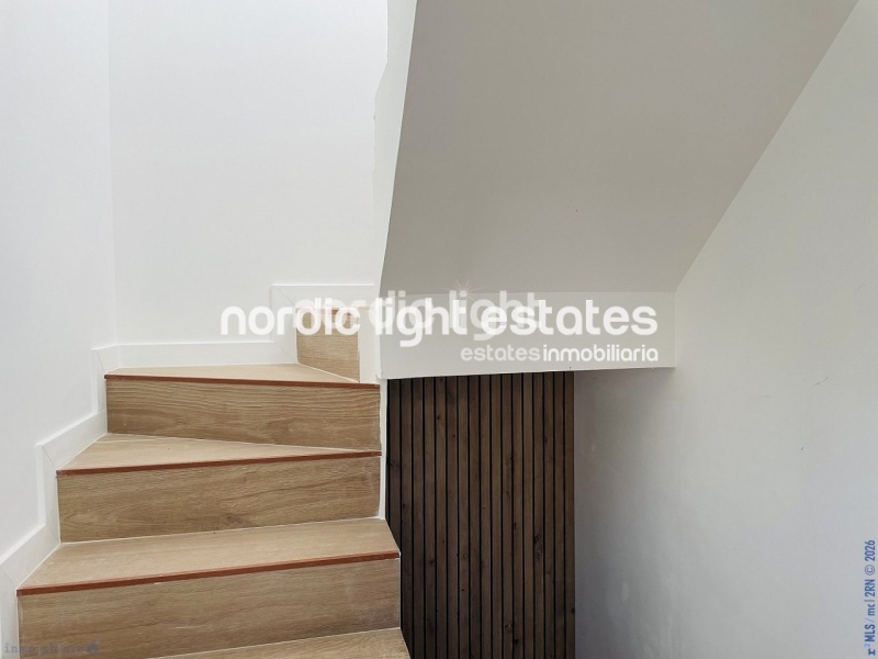 Moderna casa de obra nueva en el centro